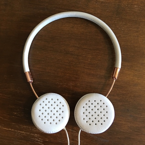 Sold - Rose Gold Frends Layla Headphones - Picture 3 of 6